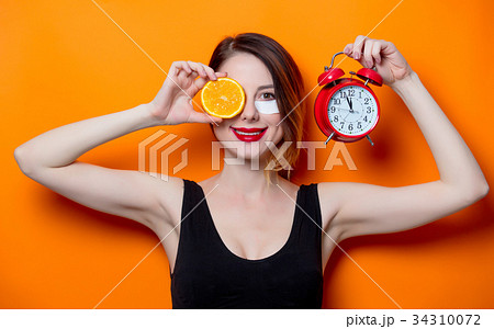 Woman using eye patch for her eyes  34310072
