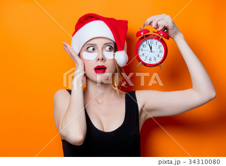 Woman using eye patch for her eyes Woman using eye patch for her eyes 34310080