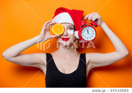 Woman using eye patch for her eyes 34310083