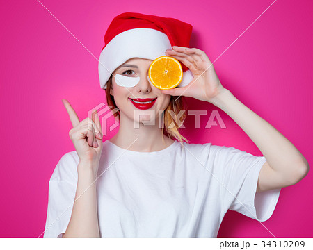 Woman using eye patch for her eyes  34310209