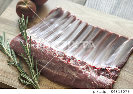 Raw lamb ribs with fresh rosemary 34313078