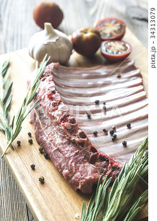 Raw lamb ribs with fresh rosemary Raw lamb ribs with fresh rosemary 34313079