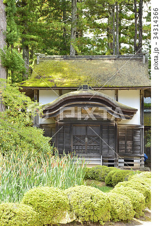 【和歌山県　高野山】金剛峰寺・経蔵と中庭 34314366