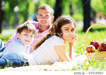 Picnic in garden Picnic in garden 34316992