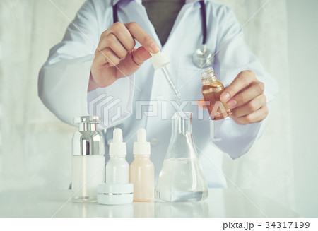 Scientists who study the mixing of substances. Scientists who study the mixing of substances. 34317199