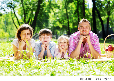 Picnic in garden 34317977