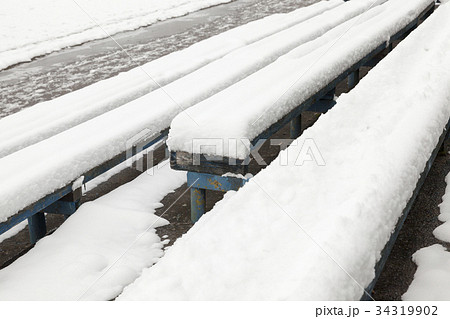 Old wooden benches 34319902