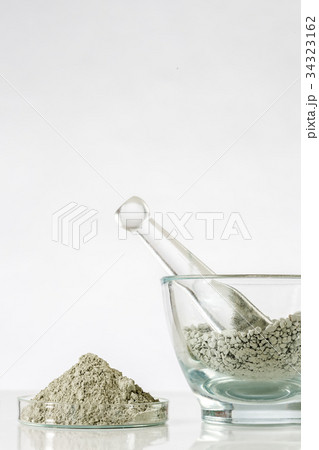 Green clay in glass mortar Green clay in glass mortar 34323162