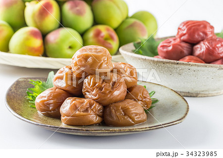 紀州みなべの南高梅 梅干と青梅 紀州みなべの南高梅 梅干と青梅 34323985