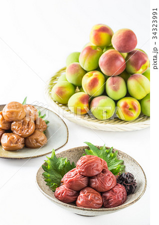 紀州みなべの南高梅 梅干と青梅 紀州みなべの南高梅 梅干と青梅 34323991