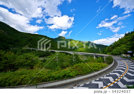 山を渡るループ橋 奥秩父 雷電廿六木橋　a-2 34324037
