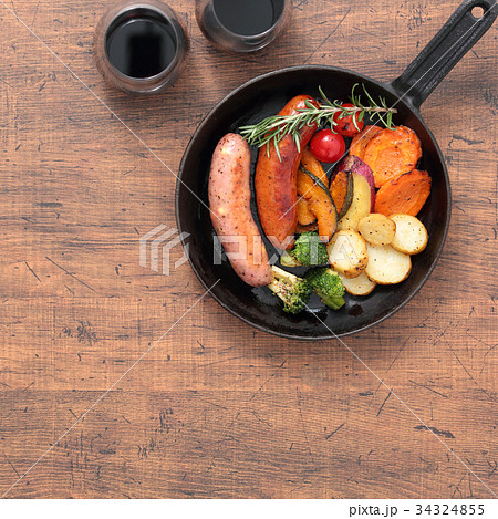 スキレット 料理 真俯瞰 スキレット 料理 真俯瞰 34324855