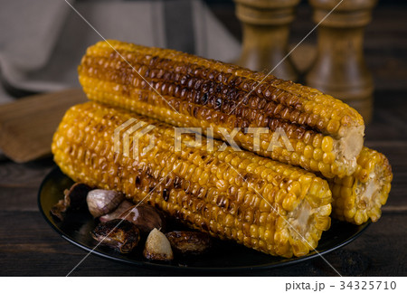 Grilled corn cobs 34325710
