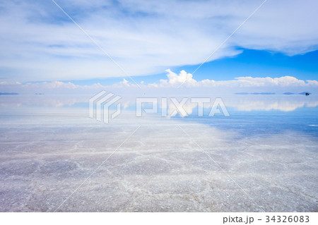 Salar de Uyuni desert, Bolivia 34326083