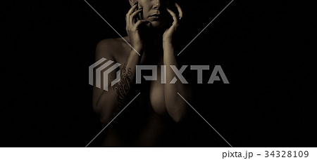 expression horror dark girl body 34328109