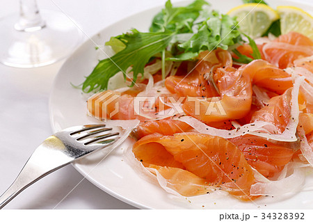 スモークサーモンサラダ スモークサーモンサラダ 34328392