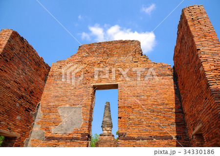 Wat Mahathat, a ruined ancient Buddhist temple wit 34330186