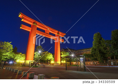 京の七夕 岡崎会場 平安神宮大鳥居ライトアップの写真素材