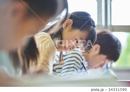 小学校 授業 教室 34331590