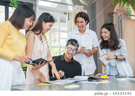 Group of young business people meeting 34333145