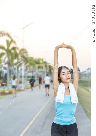 Women are warming up before exercise. Women are warming up before exercise. 34333962