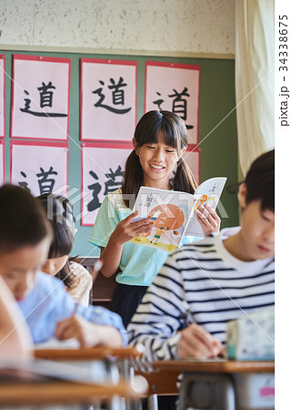 小学校 授業 教室  34338675