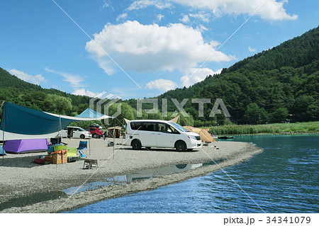 湖畔でキャンプ 湖畔でキャンプ 34341079