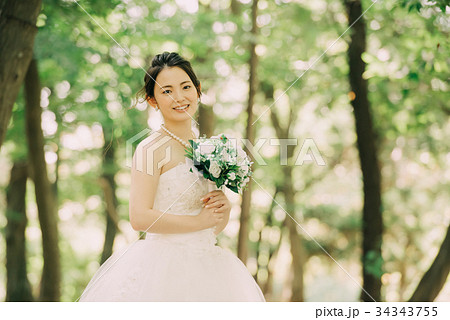 ウエディングドレスの女性 ブライダルイメージ ウエディングドレスの女性 ブライダルイメージ 34343755