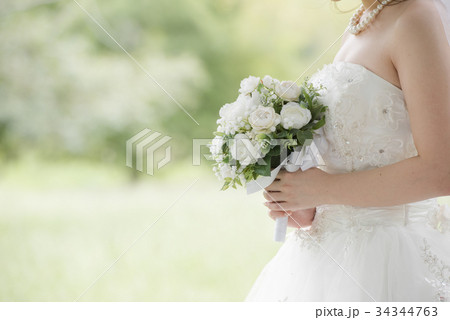 ウェディングドレスの女性 ブライダルイメージ ウェディングドレスの女性 ブライダルイメージ 34344763
