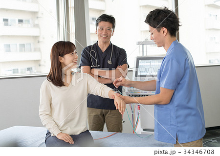 整体 患者 整体師 マッサージ 医療 イメージ 整体 患者 整体師 マッサージ 医療 イメージ 34346708