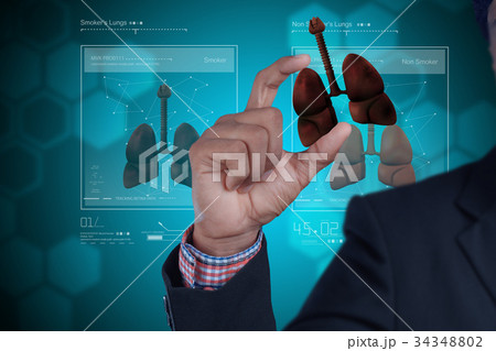 Young doctor showing lungs 34348802