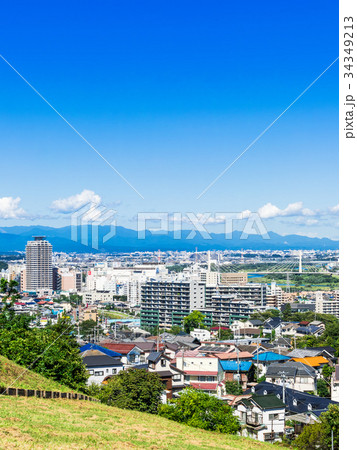 青空が広がる住宅街 34349213