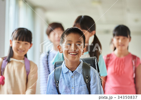 小学校 登校 廊下 34350837