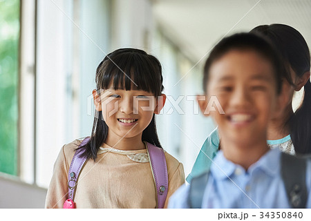 小学校 登校 廊下 小学校 登校 廊下 34350840