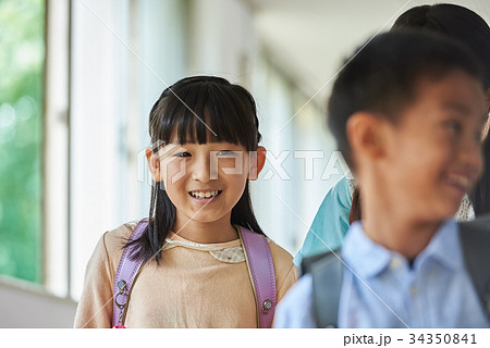 小学校 登校 廊下 小学校 登校 廊下 34350841