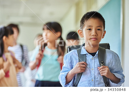 小学校 登校 廊下 34350848