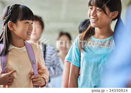小学校 登校 廊下 34350914
