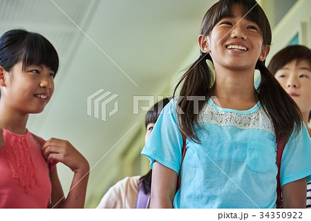 小学校 登校 廊下 34350922