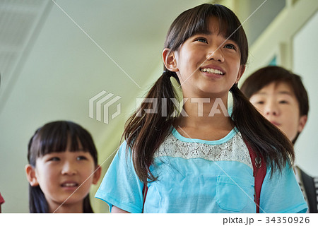 小学校 登校 廊下 34350926