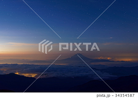 南アルプス・北岳山頂から見る未明の富士山 34354587