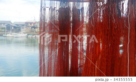 漁村赤色の網を吊るす 漁村赤色の網を吊るす 34355555