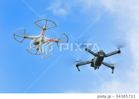 2機のドローン 2機のドローン 34365731
