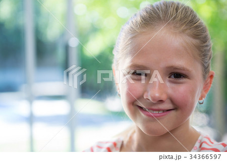 Portrait of smiling girl Portrait of smiling girl 34366597