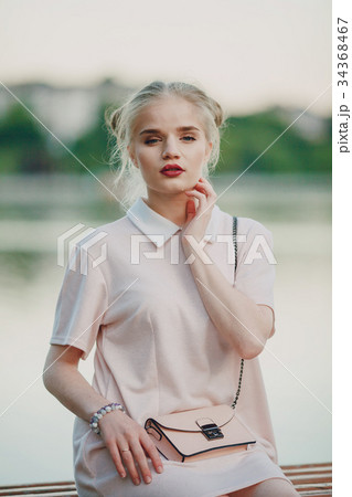 girl near riwer 34368467