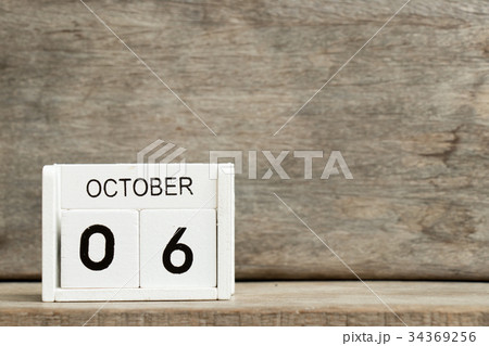 White block calendar present date 6 and October 34369256