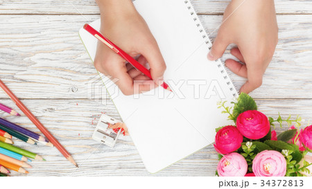hand holds the colored pencil hand holds the colored pencil 34372813