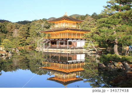 金閣寺 舎利殿と鏡湖池 金閣寺 舎利殿と鏡湖池 34377438