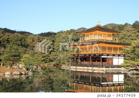 金閣寺　舎利殿と鏡湖池 34377439
