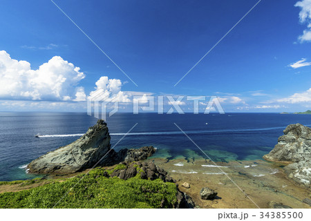 石垣島の御神崎岬のサンゴ礁の海 石垣島の御神崎岬のサンゴ礁の海 34385500