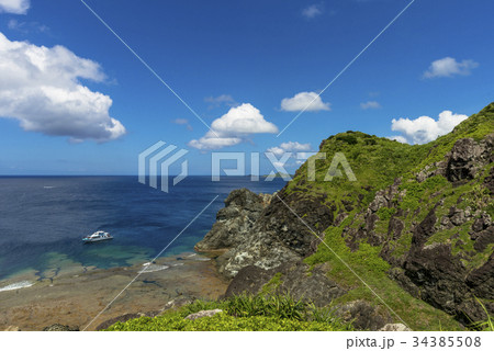 石垣島の御神崎岬のサンゴ礁の海 石垣島の御神崎岬のサンゴ礁の海 34385508